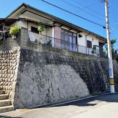 静かに暮らしたい方にオススメ 遊歩道と繋がる眺望豊かな丘陵地 -崖地・傾斜地-