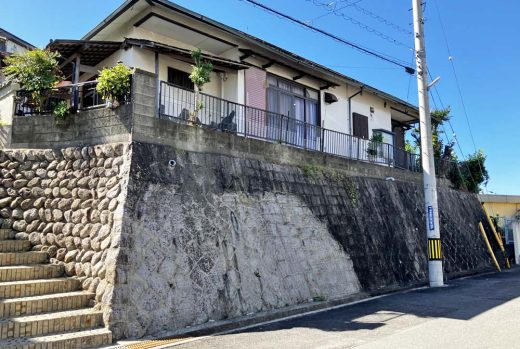 静かに暮らしたい方にオススメ  遊歩道と繋がる眺望豊かな丘陵地　－崖地・傾斜地－